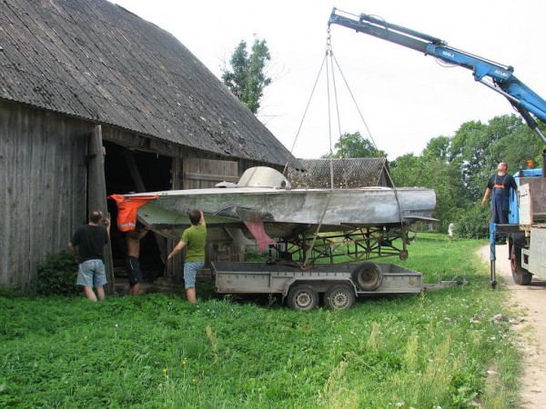 transport1.JPG (123 KiB) Viewed 371594 times taking the boat out of the shed