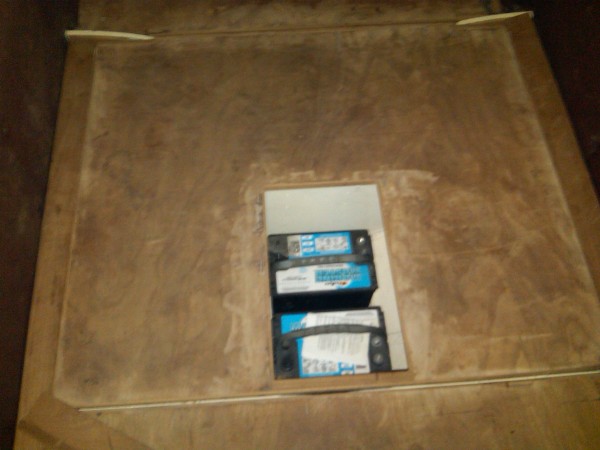 IMG00145-20100901-0430.jpg (643.91 KiB) Viewed 506350 times The original place for the batteries was used. However, we use two batteries and place on a wooden plate. The cover shall have non visible hinges.