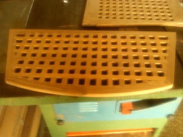 IMG00308-20101121-1146.jpg (479.82 KiB) Viewed 325859 times The one at the back does not belong to my boat...